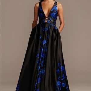 Blondie Nites Juniors'  Gown Size 7, M